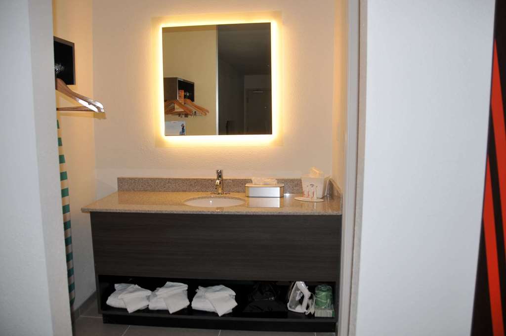 Howard Johnson by Wyndham Florence - photo 14