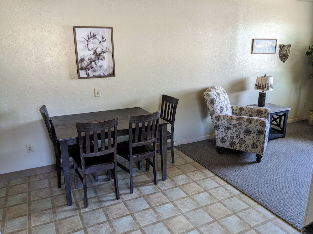 Hi Lo Motel Cafe and RV Park - photo 20