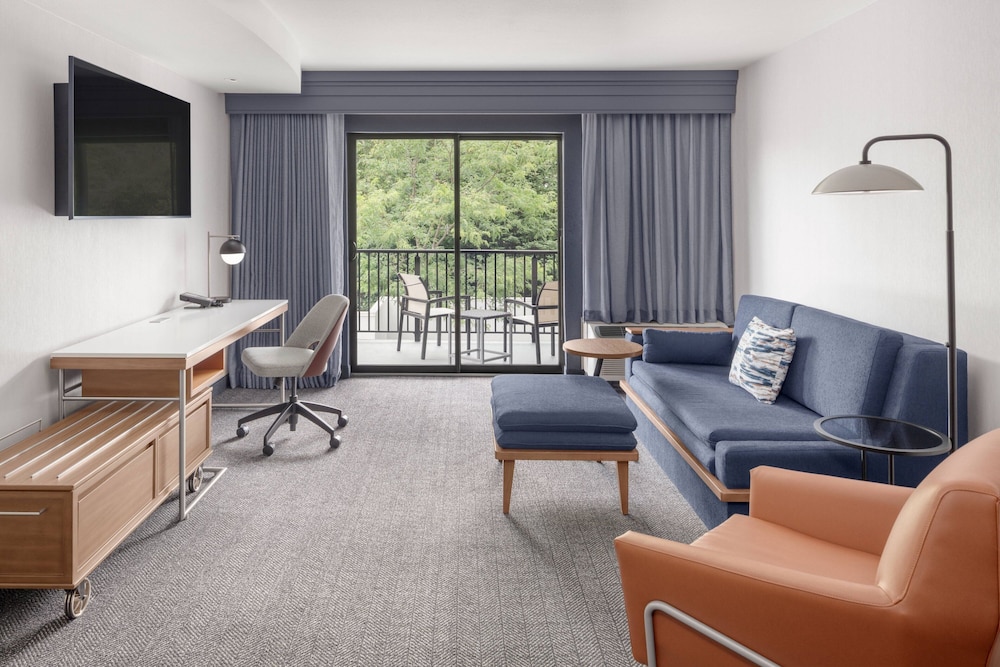 Courtyard by Marriott Portland Airport - photo 6