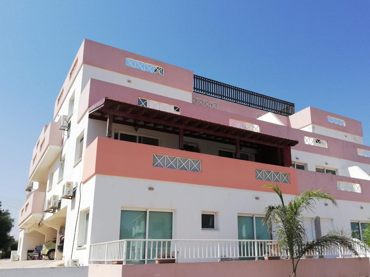 Larnaca Xylophagou 2 bedroom apartment with a shaded terrace