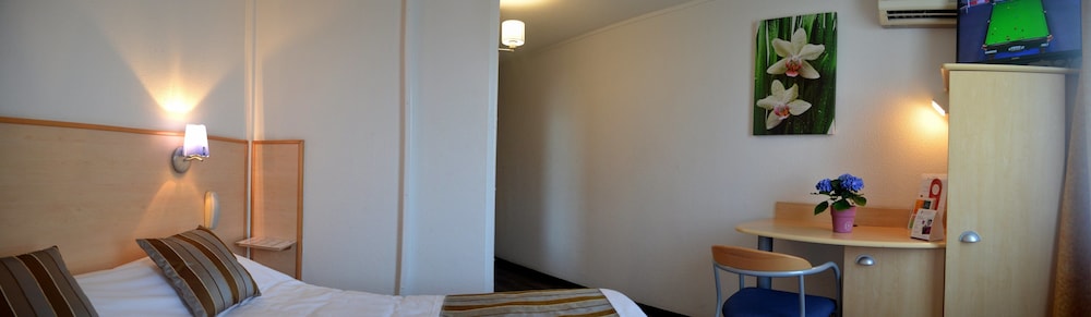 Inter Hotel La Rochelle Est Le Beaulieu in Puilboreau, France