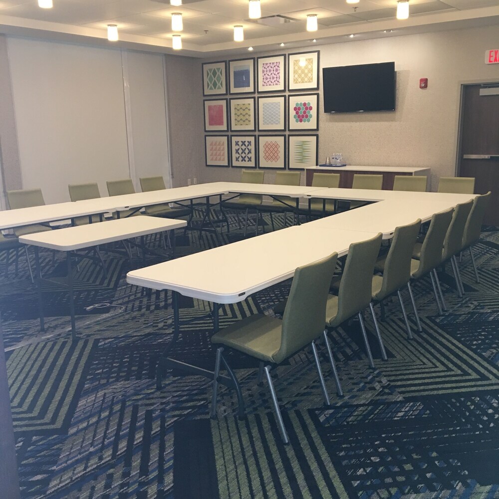 Holiday Inn Express and Suites Nebraska City by IHG - photo 17