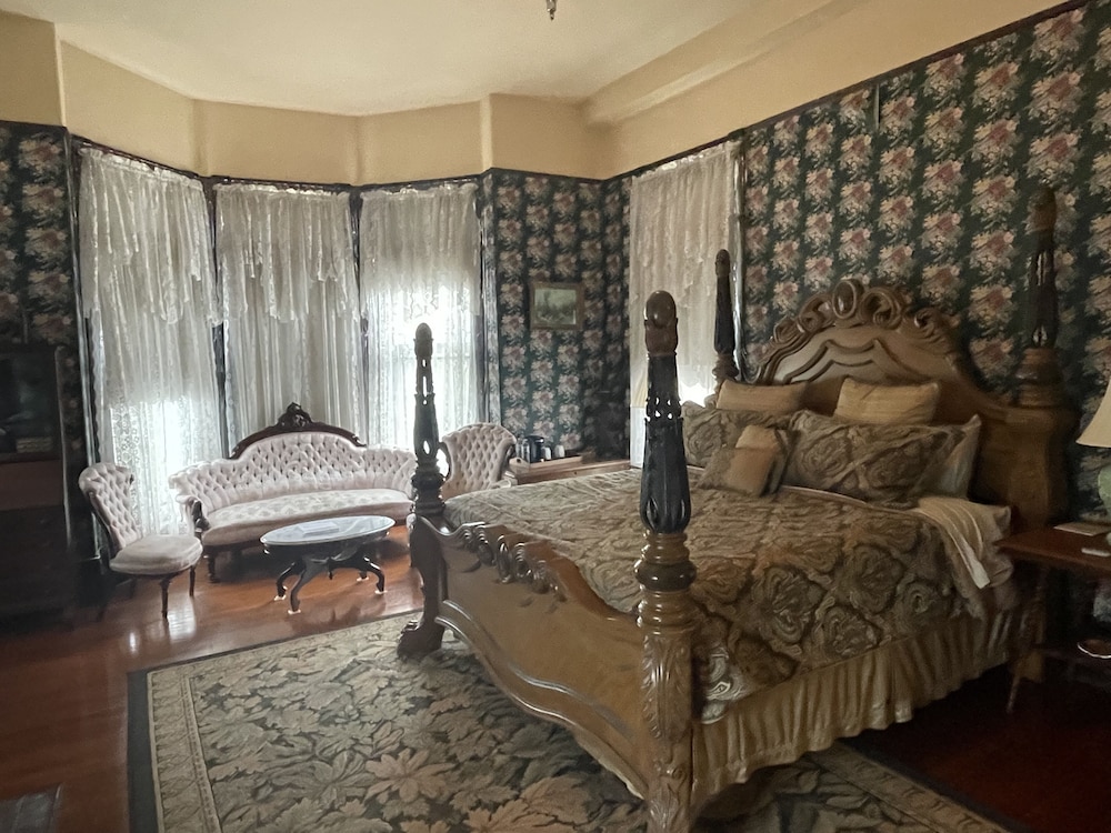 Grand Gables Inn Bed & Breakfast - photo 11