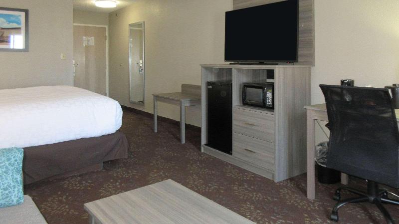 Clarion Pointe Evansville North - photo 17