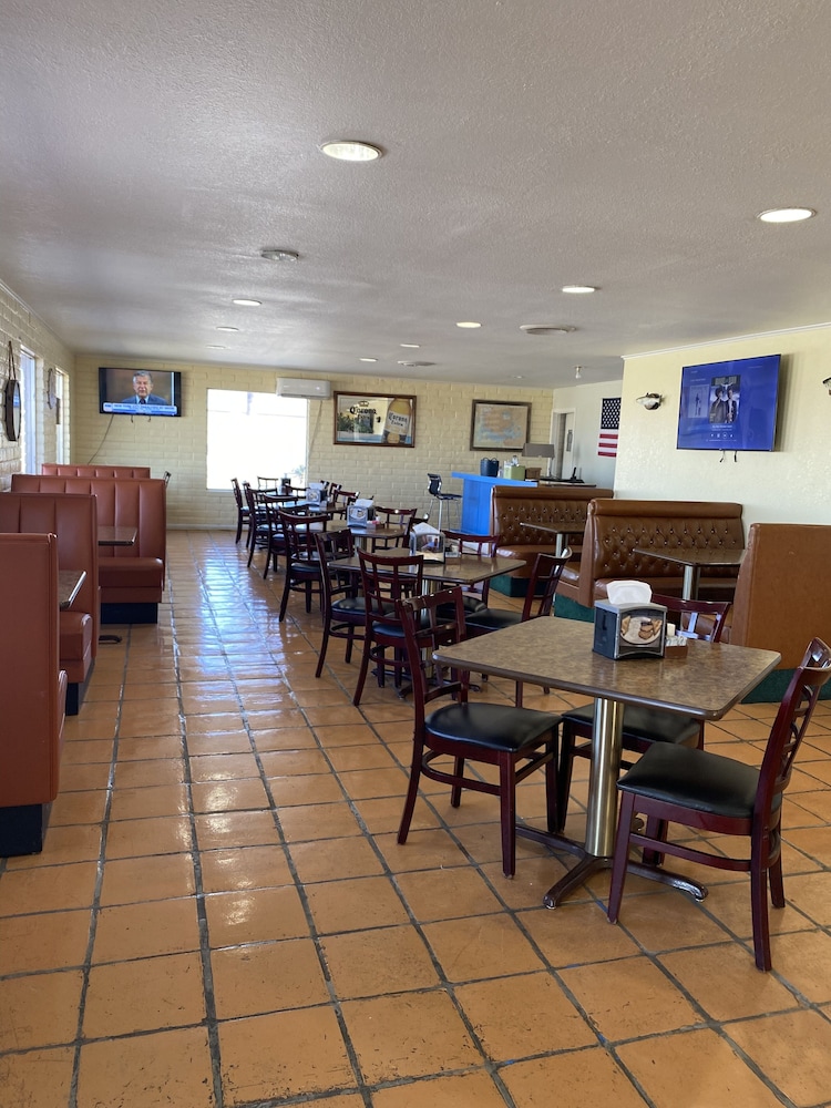 Champions Inn - photo 13