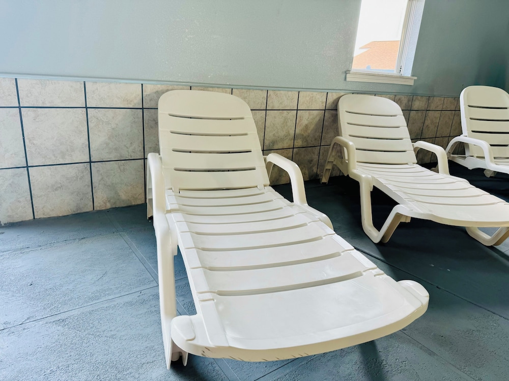 Ozark Inn & Suites - photo 15