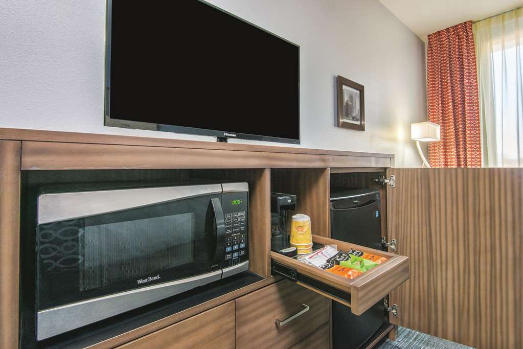 La Quinta Inn & Suites by Wyndham Guthrie - photo 6