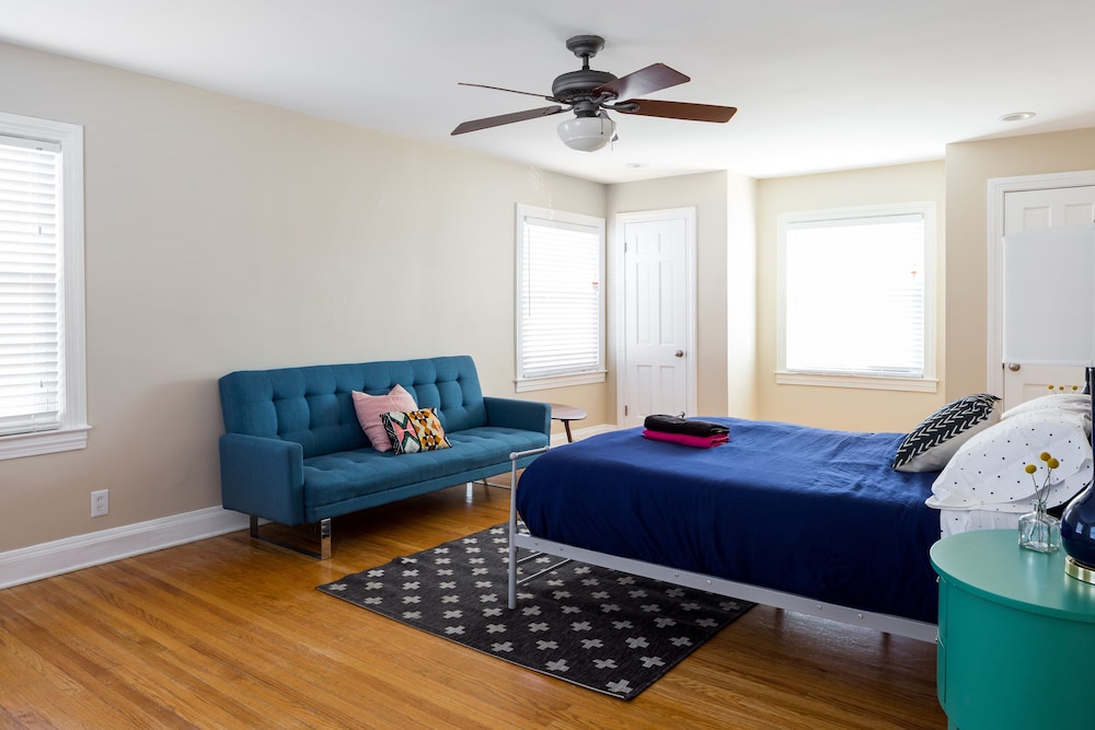 Spacious 6BR 2.5 Bath in Highlands - photo 6