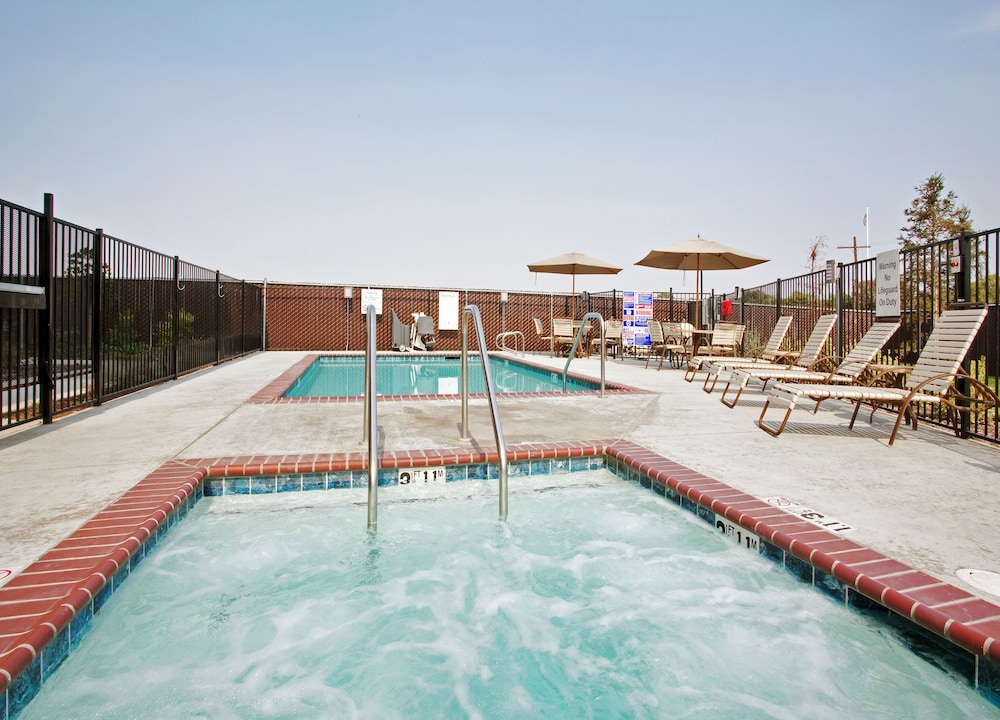 Holiday Inn Express & Suites Dinuba West by IHG - photo 20