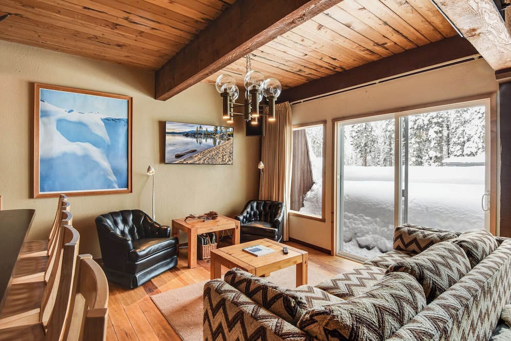 Comfy Alpine Meadows Endless fun - carbon neutral hotel in Unknown City