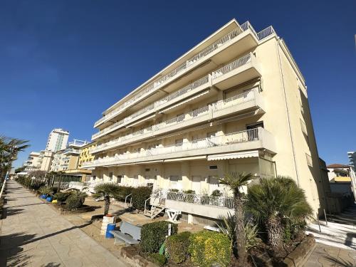 Fronte Mare Piscina Residence Grifone — 4-Star Luxury Hotel in Lido Di Jesolo, Italy