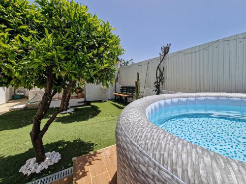 Casa Bacalhau Tunes Jacuzzi By Bedzy 21795560 — Tunes