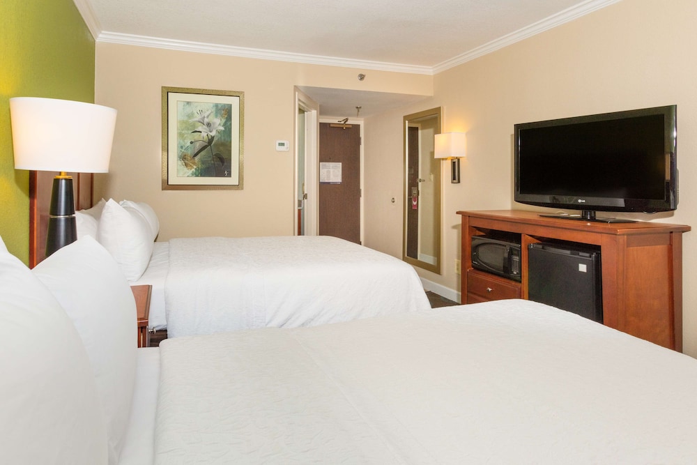 Hampton Inn Daytona Speedway - photo 25
