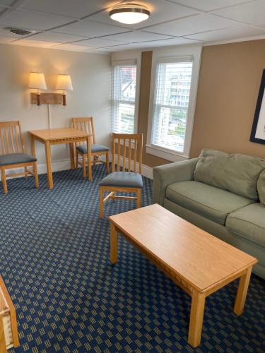 The Admiral Hotel Motel - photo 41