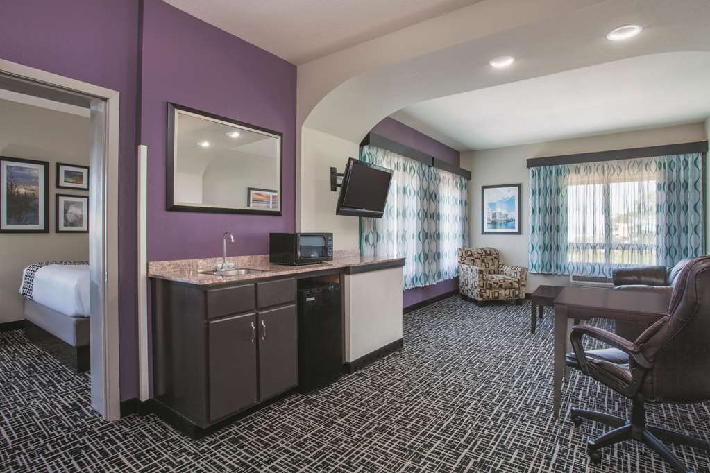 La Quinta Inn & Suites by Wyndham Fort Walton Beach - photo 24