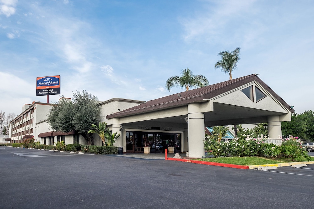Howard Johnson by Wyndham Fullerton Anaheim Conference Cntr — hotel in Fullerton