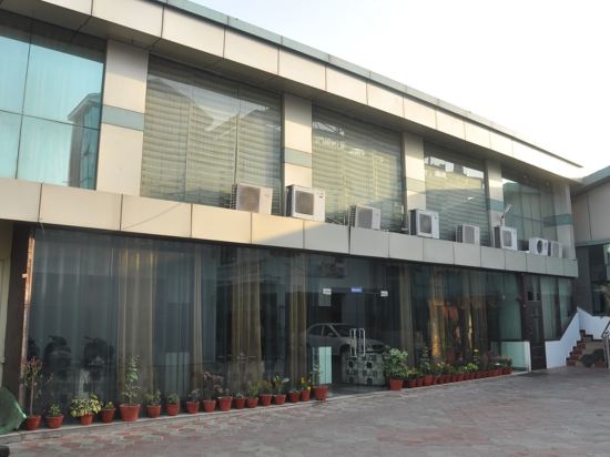 Hotel Sunder Palace in Dehra Dun, India