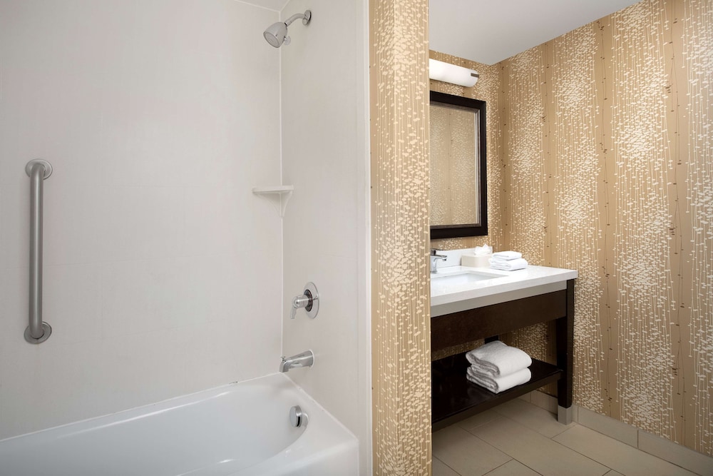 Hampton Inn & Suites Alpharetta - photo 30