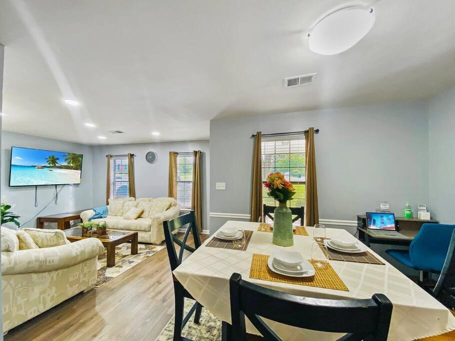 New Luxe Cottage with Big Backyard 10 Mi To Augusta — 4-Star Luxury Hotel in Evans, United States