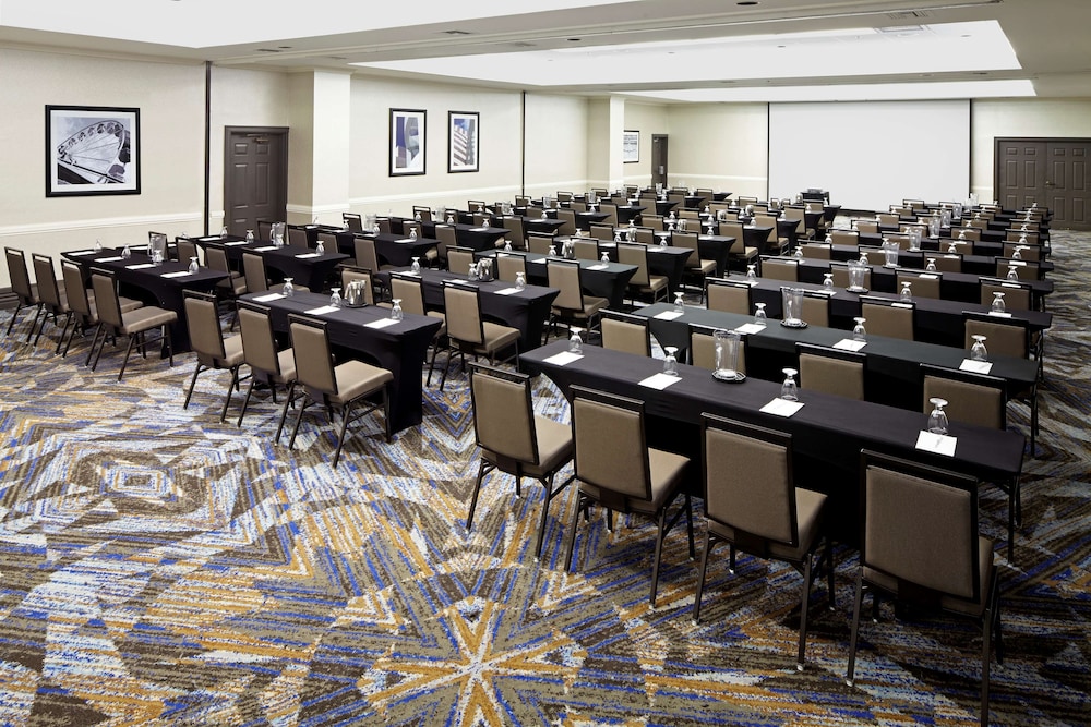 Embassy Suites by Hilton Los Angeles International Airport North - photo 36