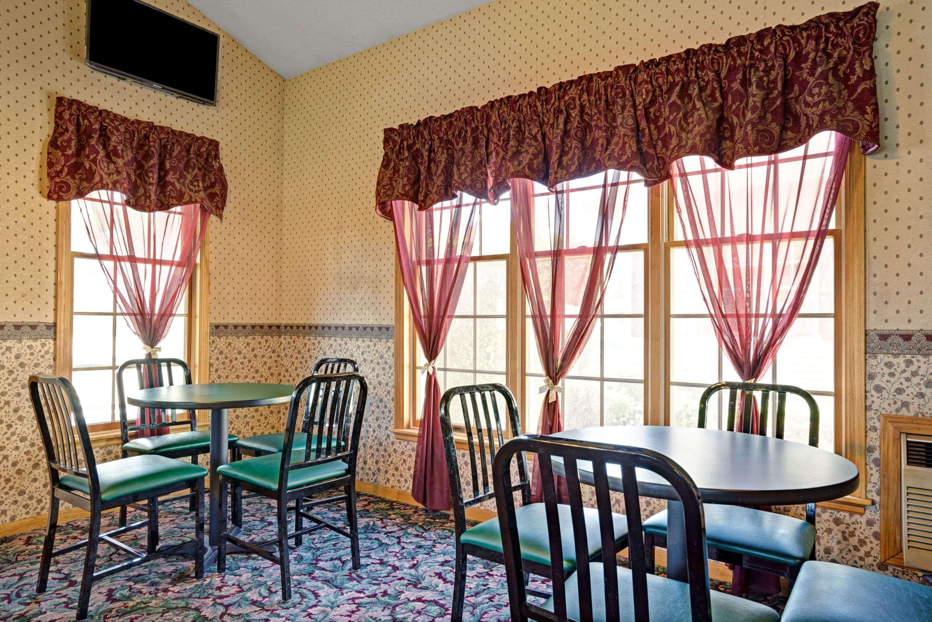 Travelodge by Wyndham Red Wing - photo 17