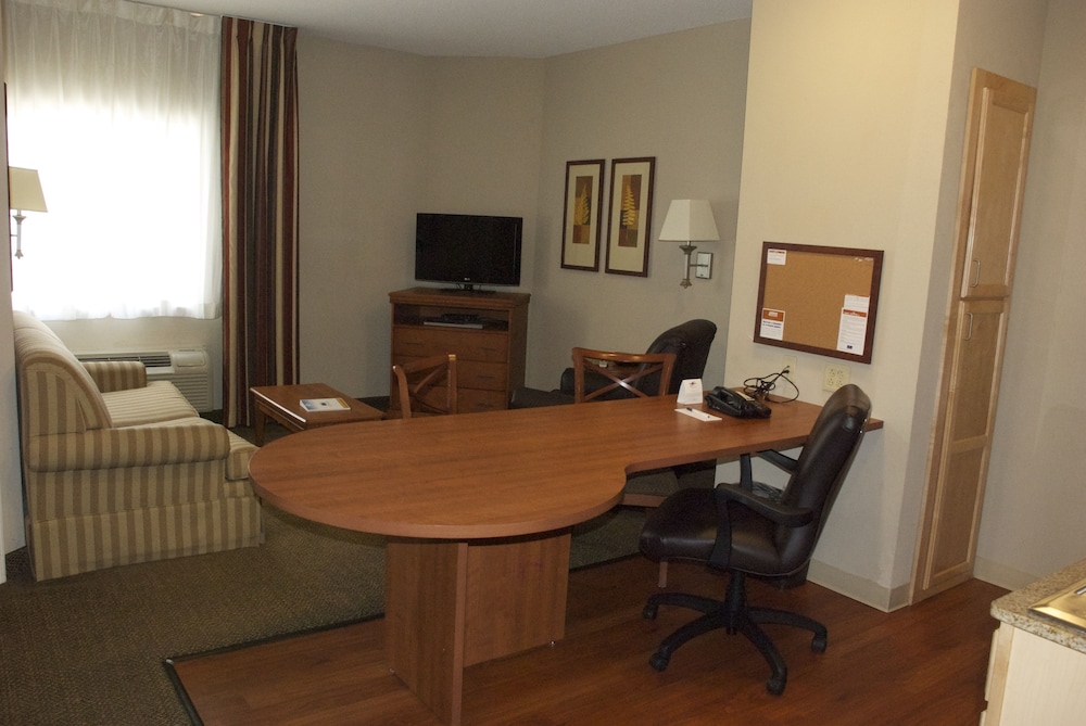 Candlewood Suites Bordentown Trenton an IHG Hotel - photo 3