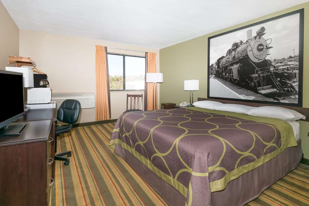 Super 8 by Wyndham Topeka Wanamaker RD I 70 - photo 6