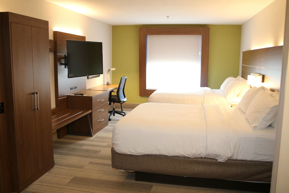 Holiday Inn Express & Suites Douglas by IHG - photo 16