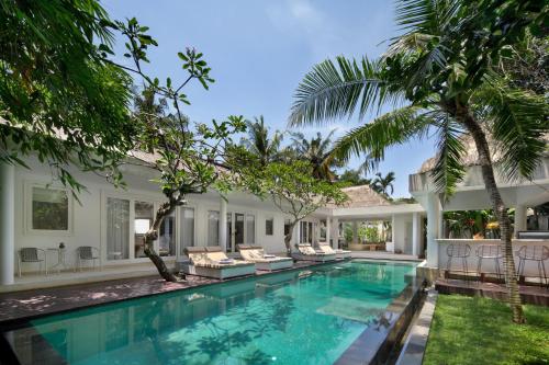 4 bedroom Jungle Oasis in Pererenan — 4-Star Luxury Hotel in Canggu, Indonesia