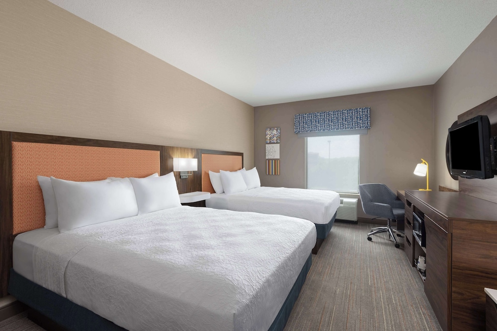 Hampton Inn & Suites Harrisburg North - photo 21