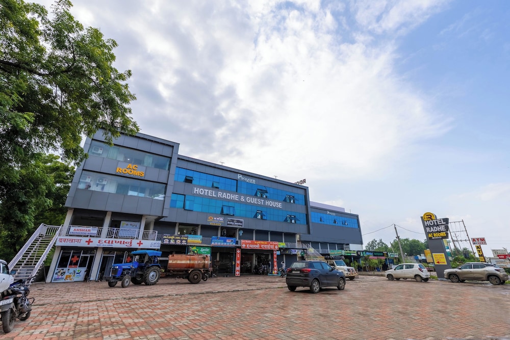 Hotel Radhe in Kalol, India