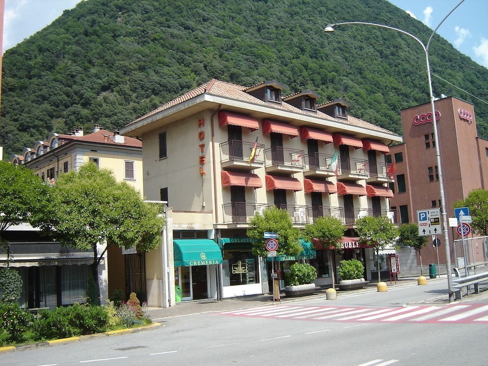Hotel Meuble Moderno — Laveno