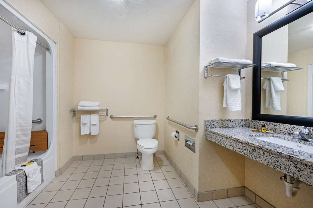 Best Western Plus Howe Inn - photo 43
