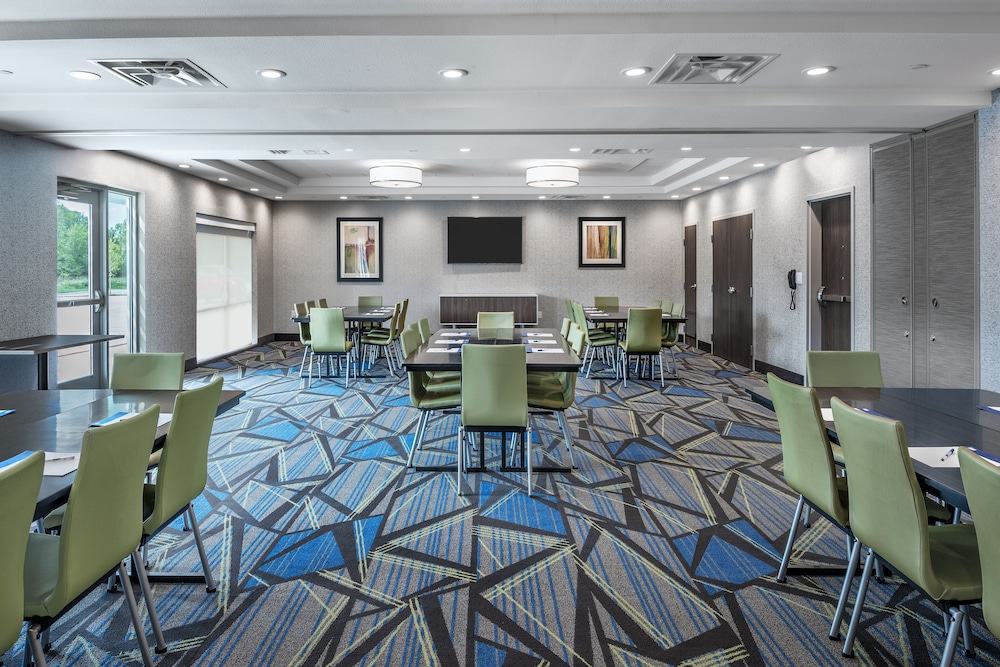 Holiday Inn Express & Suites Bryan College Station by IHG - photo 38