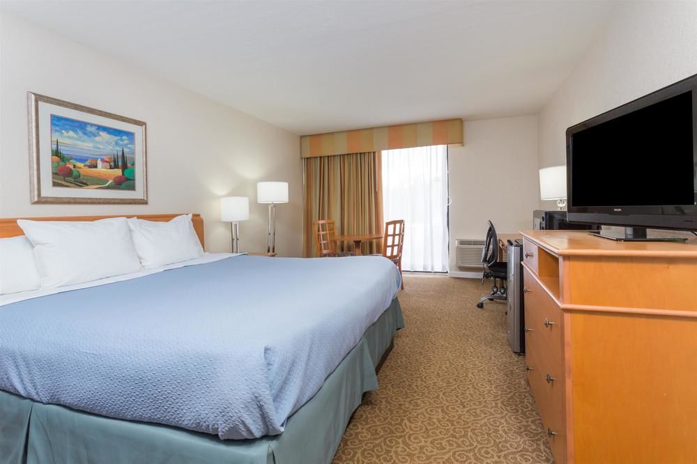 Red Roof Inn PLUS Neptune Beach Jacksonville Beach - photo 9