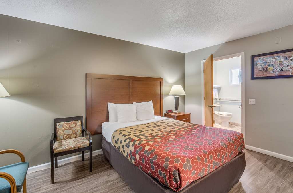 Econo Lodge Inn & Suites Yreka - photo 8