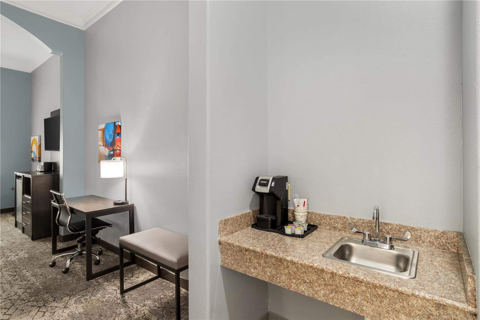 Best Western Plus New Caney Inn & Suites - photo 10