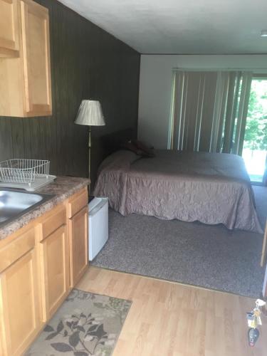 Michael Dee's Motel - photo 11