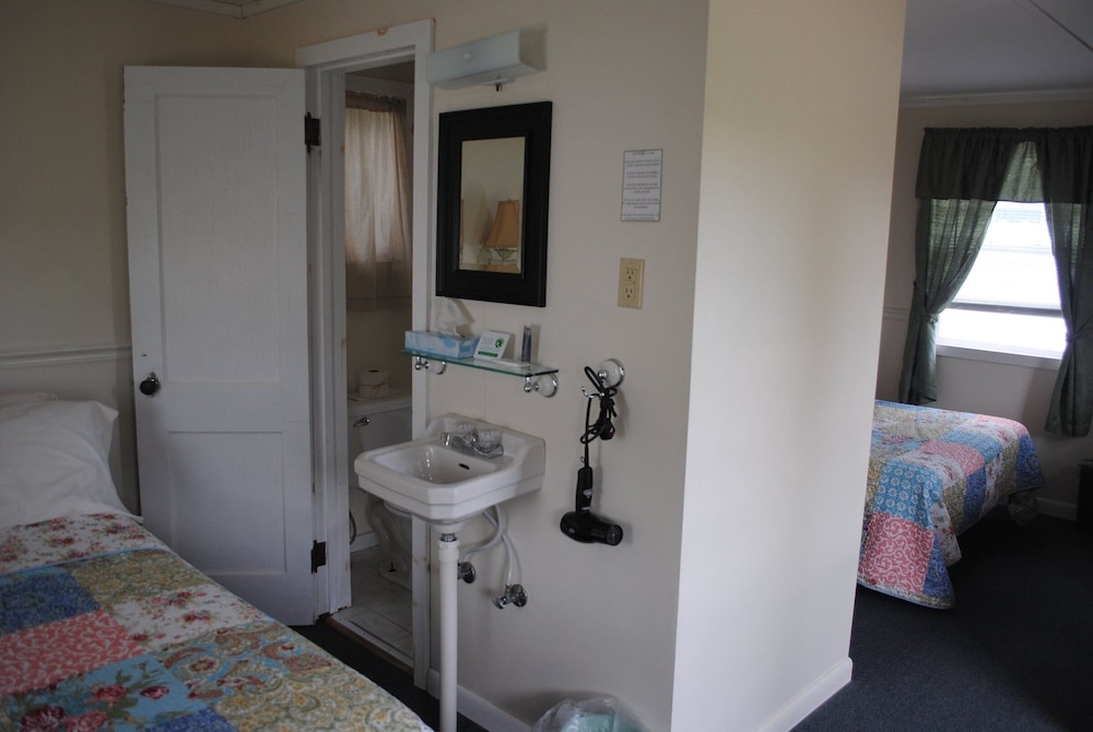 Rock Ledge Motel - photo 11