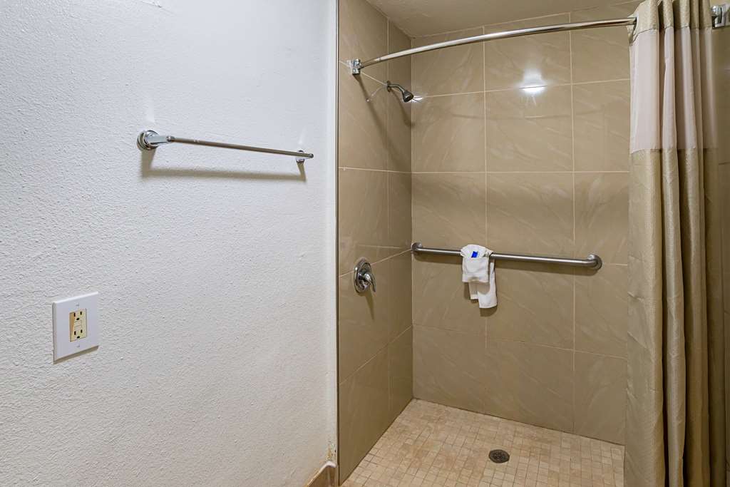 Motel 6 Grand Prairie TX Near Six Flags Drive - photo 20