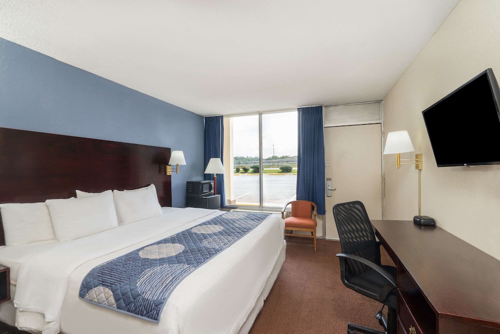 Days Inn by Wyndham Statesville - photo 7