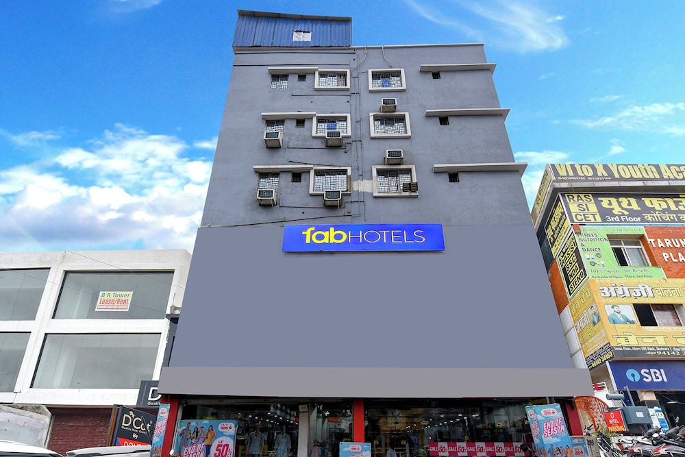Fabexpress Westin Plaza — hotel in Shrirampur