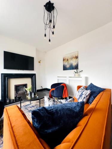 Charming Worsley Home with parking — 4-Star Luxury Hotel in Manchester, United Kingdom