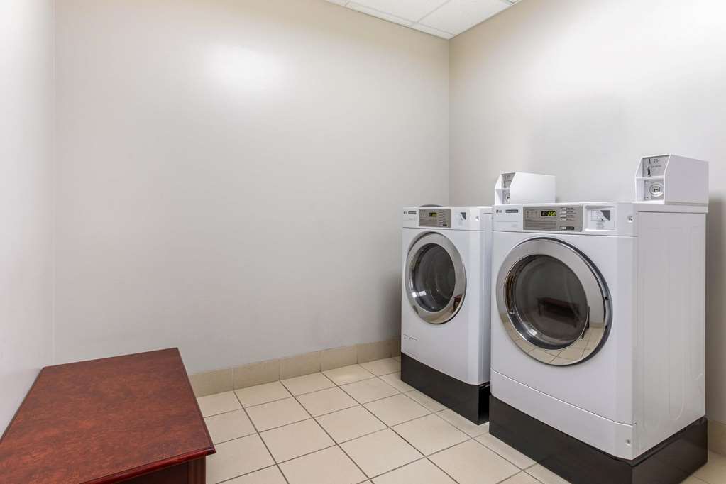 La Quinta Inn & Suites by Wyndham Fultondale Birmingham N - photo 29