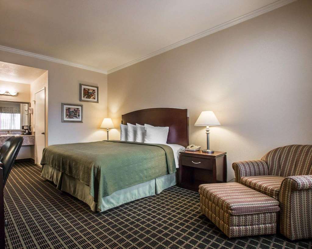 Quality Inn Temecula Valley Wine Country - photo 17
