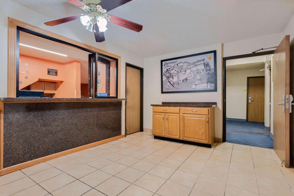 Super 8 by Wyndham Martinsburg - photo 11