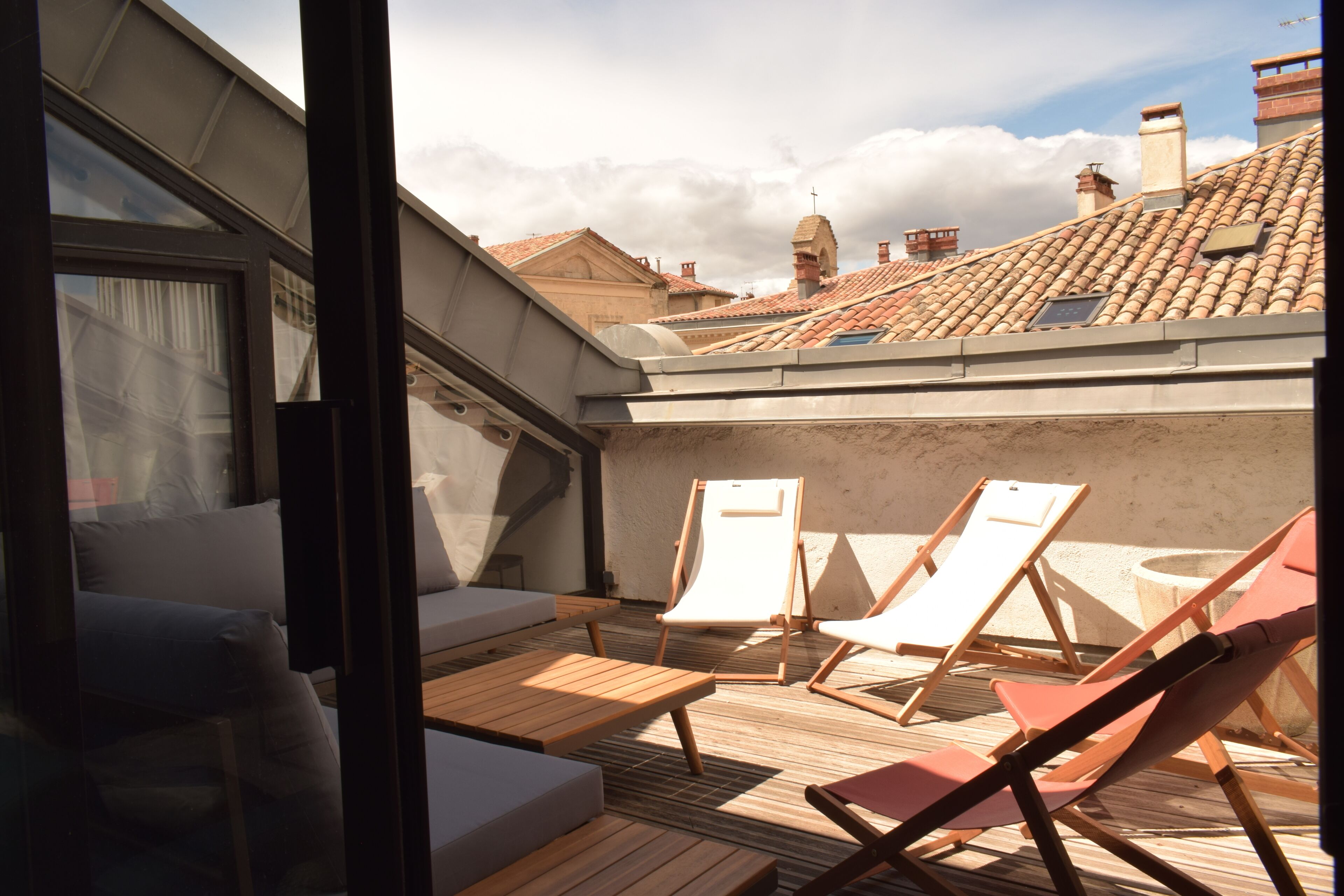 Nocnoc Loft Place De La Comedie Avec Terrasse — 4-Star Luxury Hotel in Montpellier, France