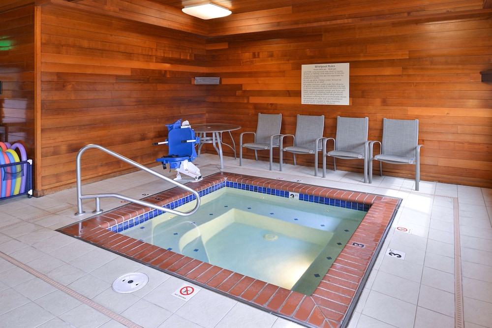 Hampton Inn Portland East - photo 23