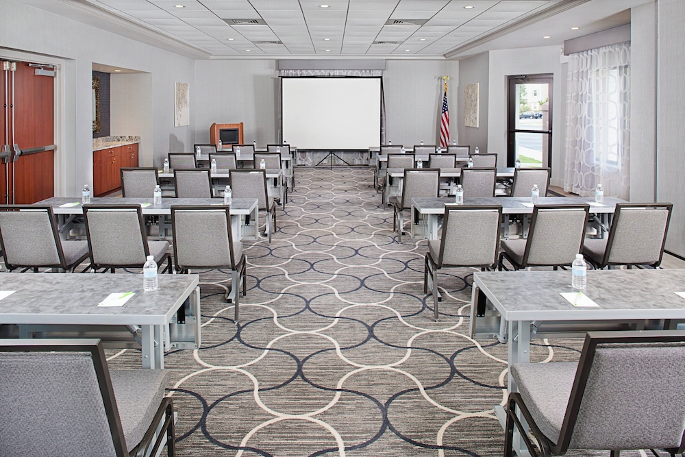 Courtyard by Marriott Manchester Boston Regional Airport - photo 44
