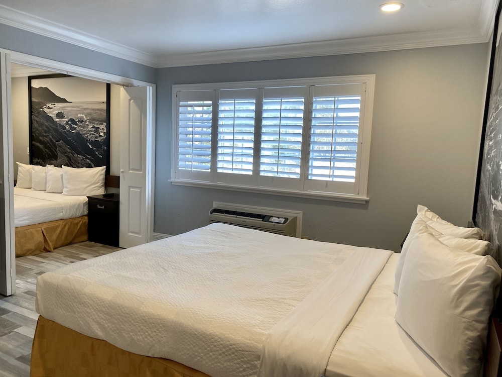 Aura Inn Monterey - photo 13
